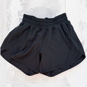Lululemon Track That Mid-Rise Lined Short 5" in black Size 4
